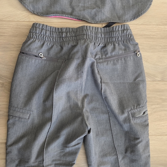 Movement Scrub Set - Picture 12 of 16